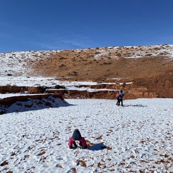 Shun’Diin Canyon Tours - Snow play around antelope canyon area - Hiking Near Me Shun’Diin Canyon Tours - Snow play around antelope canyon area - Hiking Near Me