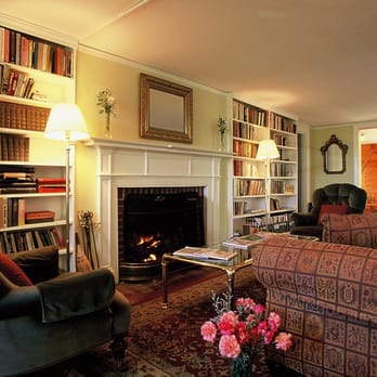 Dexter's Inn - Dexter''s Inn has numerous indoor & outdoor gathering spaces for recreation, relaxation, and socializing. - Hotels Near Me - Sunapee, New Hampshire