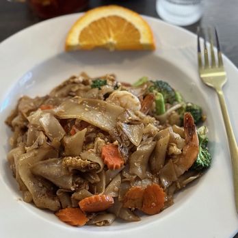 Koon Thai Kitchen - Pad See Ew - Thai Near Me - Concord, California Koon Thai Kitchen - Pad See Ew - Thai Near Me - Concord, California