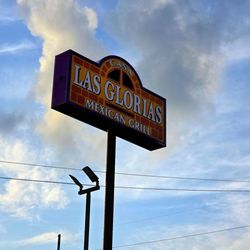 Casa las Glorias road sign