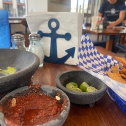 Lapa Lapa Seafood & Drinks - Empty guacamole bowl - it showed up 45 minutes later.