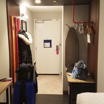 Tru by Hilton Lancaster East - No closet just a bar to hang up your clothes from - Hotels Near Me - Lancaster, Pennsylvania Tru by Hilton Lancaster East - No closet just a bar to hang up your clothes from - Hotels Near Me - Lancaster, Pennsylvania