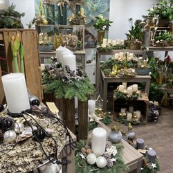 Blumen Risse - Adventskränze und -Gestecke. Advent wreaths and advent arrangements.