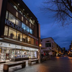 Kolkmeyer Haus der Weltzeituhren - Juwelier Kolkmeyer in Osnabrück am Abend.