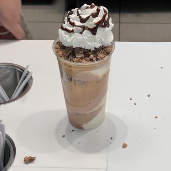 Carvel - Reeses sundae dasher - Ice Cream & Frozen Yogurt Near Me - Bakersfield, California Carvel - Reeses sundae dasher - Ice Cream & Frozen Yogurt Near Me - Bakersfield, California