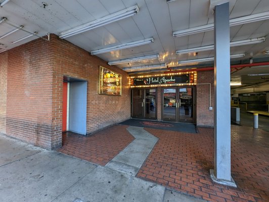 Hotel Apache by null