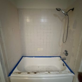 The Alpha Reglazing - Before tub and tile pictures - Refinishing Services Near Me