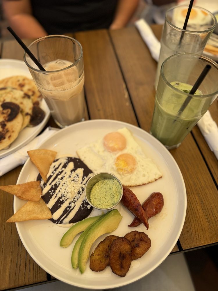 Lapluma Coffee & Wine