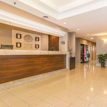 Comfort Suites Downtown - Hotels Near Me - Montreal, Quebec