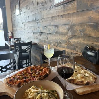 Munno - Pizza Near Me - Chicago, Illinois Munno - Pizza Near Me - Chicago, Illinois