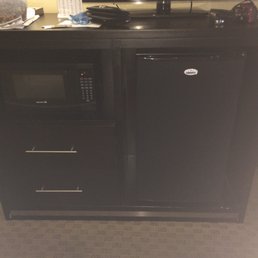 Has a microwave and mini fridge Has a microwave and mini fridge