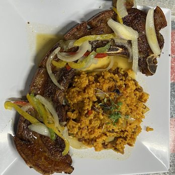 Kalizo Kiosko - Pork chops with a side of Puerto Rican rice - Seafood Near Me - Fajardo, Puerto Rico