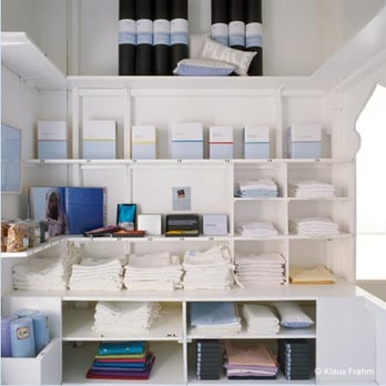 Y8 - Unser Fly8-Shop mit Yogazubehör, Kleidung, Büchern, Samova Tees usw. - Yoga Near Me - Hamburg, HH