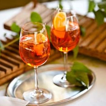 Restaurant Klostermühle - Aperitif mit Saar-Riesling-Sekt - German Near Me - Ockfen, RP
