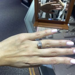 I'll actually be wearing the band on my right hand but I like that I have the option to switch if I want to. I'll actually be wearing the band on my right hand but I like that I have the option to switch if I want to.