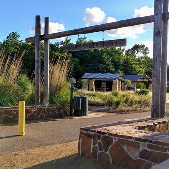 Bluff Creek Park - The entrance to Bluff Creek trail. - Parks Near Me - Oklahoma City, Oklahoma