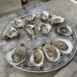 Mixed dozen of oysters - Blue Point & Kumamoto Mixed dozen of oysters - Blue Point & Kumamoto
