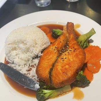 Sen Thai Asian Bistro - Salmon rice bowl - Japanese Near Me - St Louis, Missouri