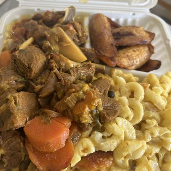 D&G Caribbean Grill+Bar - Curried goat, mac n cheese with plantains - Caribbean Near Me - Bowie, Maryland D&G Caribbean Grill+Bar - Curried goat, mac n cheese with plantains - Caribbean Near Me - Bowie, Maryland
