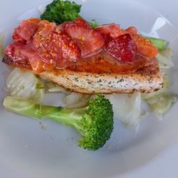 Bistro Loge 95 - Saumon sur fenoilles salsa fraises & mangues