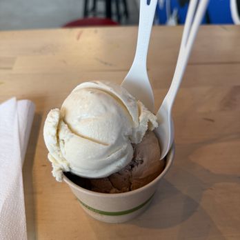 Humphry Slocombe - Dogpatch - Double scoop: tiramisu, Tahitian vanilla - Ice Cream & Frozen Yogurt Near Me - San Francisco, California