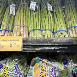 Safeway - Dirty produce shelf's