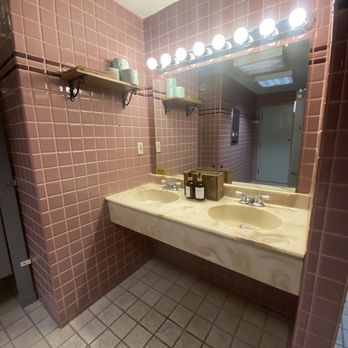 Windows on the Bay - Dated bathrooms - Breakfast & Brunch Near Me - Alexandria Bay, New York Windows on the Bay - Dated bathrooms - Breakfast & Brunch Near Me - Alexandria Bay, New York