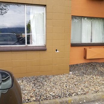 La Grande Inn - A big hole in the exterior wall. - Hotels Near Me - La Grande, Oregon La Grande Inn - A big hole in the exterior wall. - Hotels Near Me - La Grande, Oregon