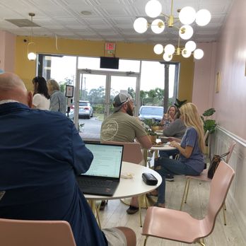 Pastry Boutique - Nice plain and simple ambiance with a pink accent. - Bakeries Near Me - Estero, Florida