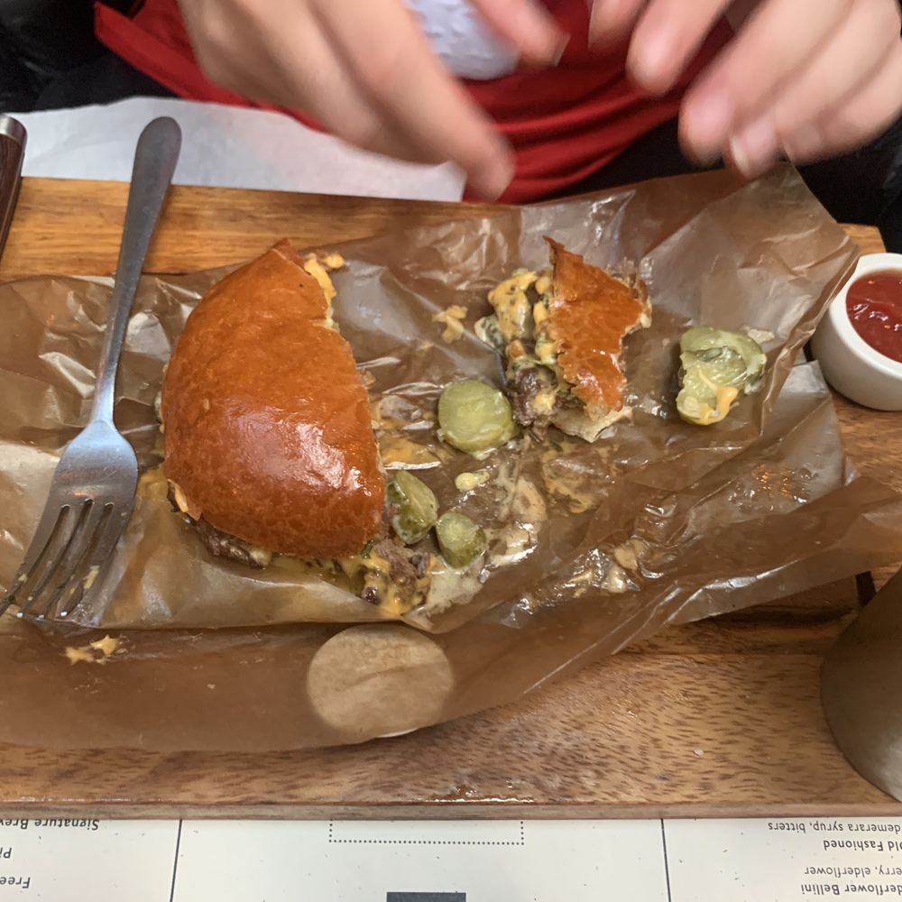 Flat Iron - Cheese Burger with American cheese - Steakhouses Near Me - London, XGL Flat Iron - Cheese Burger with American cheese - Steakhouses Near Me - London, XGL