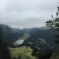 Plattenbödeli