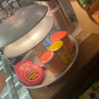 Lickity Split Frozen Custard & Sweets - Ice Cream & Frozen Yogurt Near Me - Chicago, Illinois
