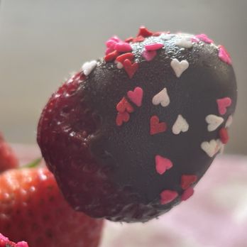 Edible Arrangements - Picked exactly at time stated- and still got smooshed in berry - Gift Shops Near Me - San Gabriel, California