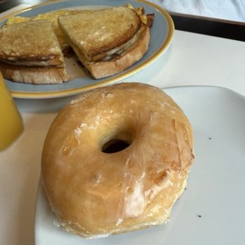 Middlebury Bagel & Deli - Fresh donut - Bagels Near Me - Middlebury, Vermont