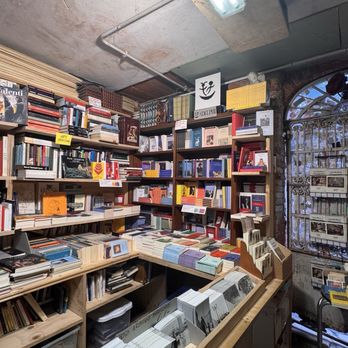 Libreria Acqua Alta - Bookstores Near Me - Venezia, VE Libreria Acqua Alta - Bookstores Near Me - Venezia, VE