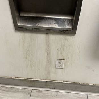 Altitude Trampoline Park - San Jose - Moldy handdryer - Trampoline Parks Near Me - San Jose, California Altitude Trampoline Park - San Jose - Moldy handdryer - Trampoline Parks Near Me - San Jose, California