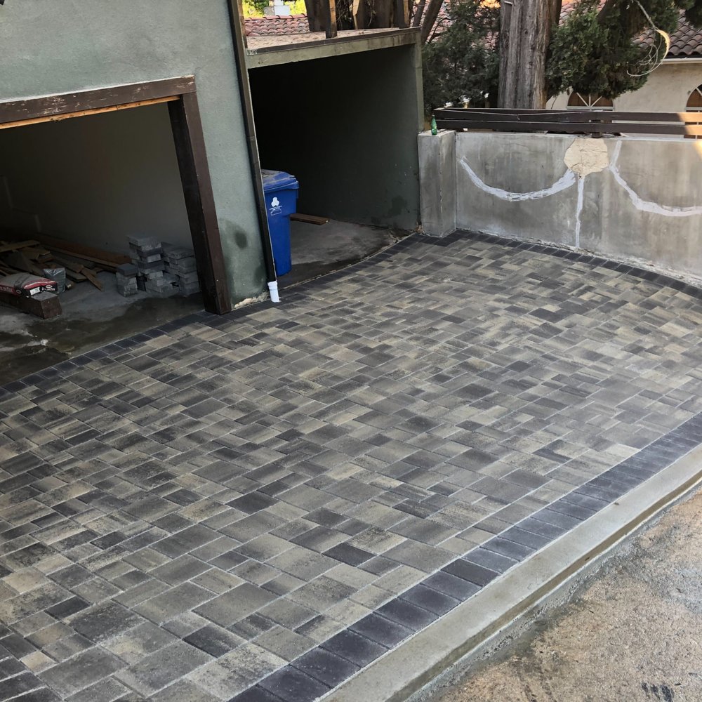 Right Image Builders - paver driveway (before right smooth stucco repair) - General Contractors Near Me - Van Nuys, California Right Image Builders - paver driveway (before right smooth stucco repair) - General Contractors Near Me - Van Nuys, California