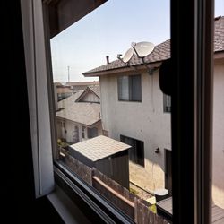 H&M Home Maintenance - Clean window