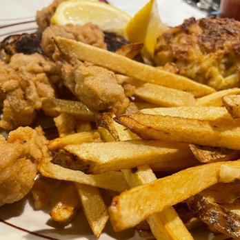Edgewater Restaurant - Crab cake, fried oysters and Cajun blackened rockfish Special - New American Near Me - Edgewater, Maryland Edgewater Restaurant - Crab cake, fried oysters and Cajun blackened rockfish Special - New American Near Me - Edgewater, Maryland