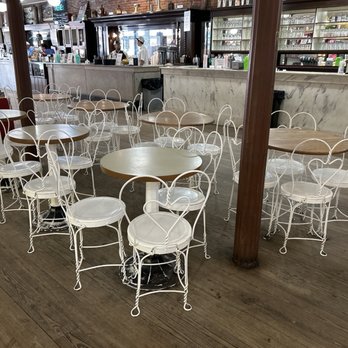 La King's Confectionery - Ice Cream & Frozen Yogurt Near Me - Galveston, Texas La King's Confectionery - Ice Cream & Frozen Yogurt Near Me - Galveston, Texas