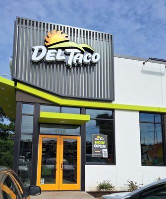 Del Taco by null