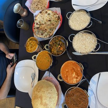 Curry Lounge - Butter chicken  Garlic Naan , Bhatura Roti  Karahi goat Plain Rice Bindi masala , Dal Makhani,  Aloo Paratha Dal Makhani Baingan Ka Bharta - Indian Near Me - Artesia, California