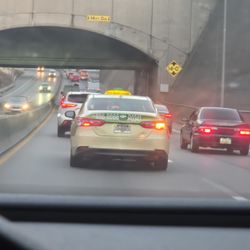 Philadelphia Taxi Cab - RT 1 swerving from left lane to right lane, cutting people off