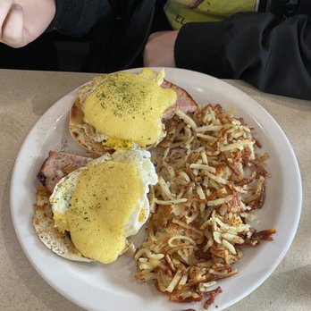 Country Kitchen - Classic Eggs Benedict - American Near Me - Moreno Valley, California Country Kitchen - Classic Eggs Benedict - American Near Me - Moreno Valley, California