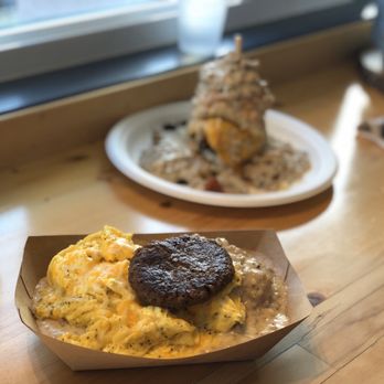 Beachin’ Biscuits - Breakfast & Brunch Near Me - Pismo Beach, California