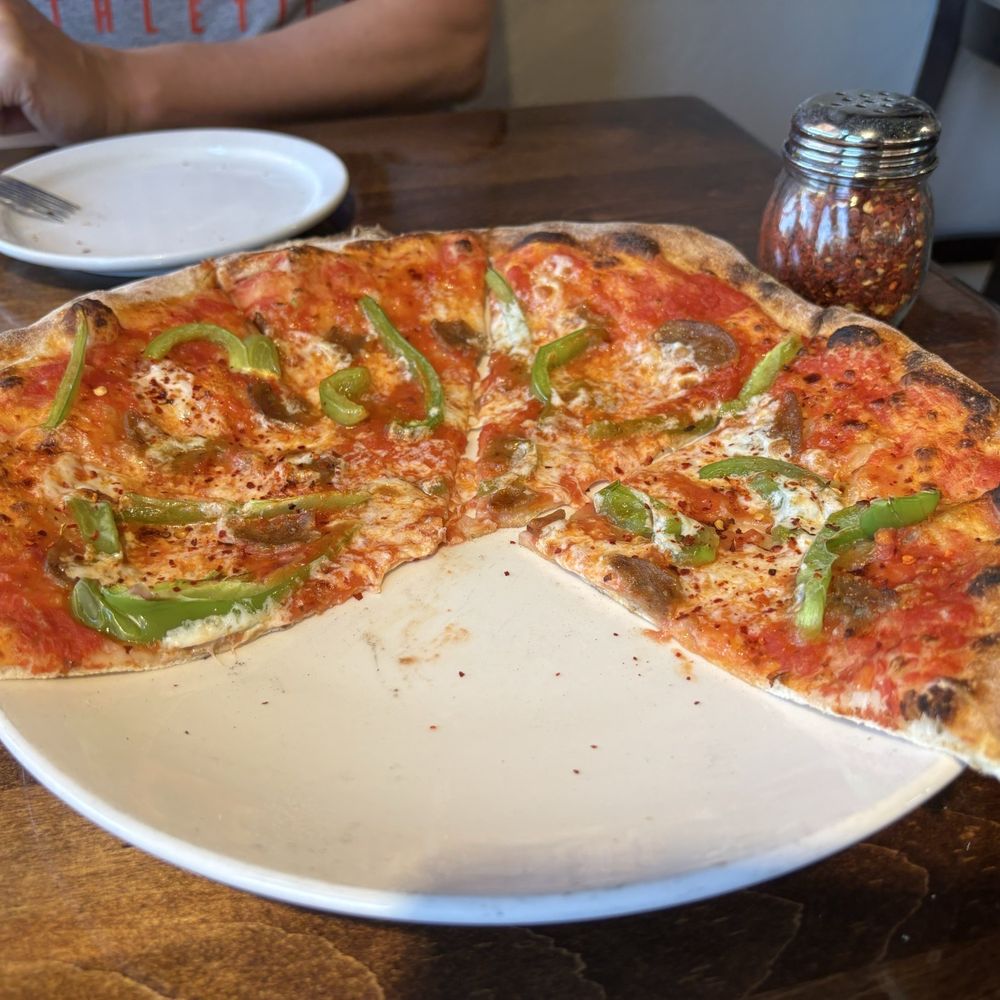 Amore - Bell pepper pizza with the barest hint of paper thin sausage and few sprinkles of cheese. Complete rip off. - Italian Near Me - Marana, Arizona