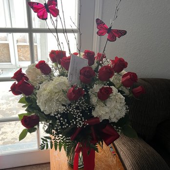 Suzann's Flowers - 2 dozen premium red roses with with hydrangeas - Florists Near Me - Upland, California Suzann's Flowers - 2 dozen premium red roses with with hydrangeas - Florists Near Me - Upland, California
