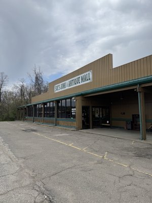 SUE'S JUNK - Updated February 2026 - 14 Photos - 10917 Co Rd 1