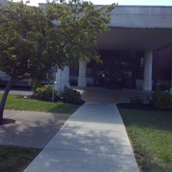 Baptist Health La Grange - Walkway from parking lot to front entrance of Baptist Medical Center LaGrange KY