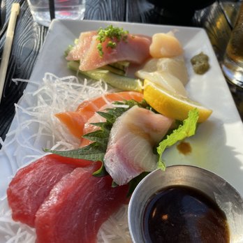 Sweet Fish Sushi Bar - Sushi Sampler (18 piece) - Sushi Bars Near Me - Playa Vista, California